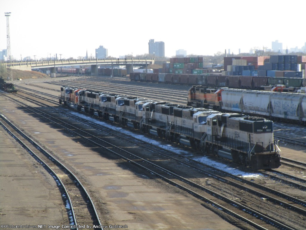 BN 9554, 9551, 9553, 9527, 9558, 9556, 9552, 9571 + BNSF 9564